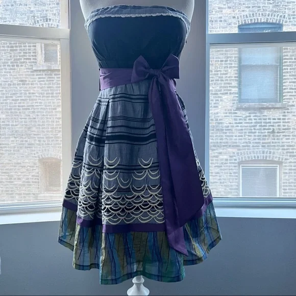 Strapless Dress with Tie Belt - Picture 2 of 4